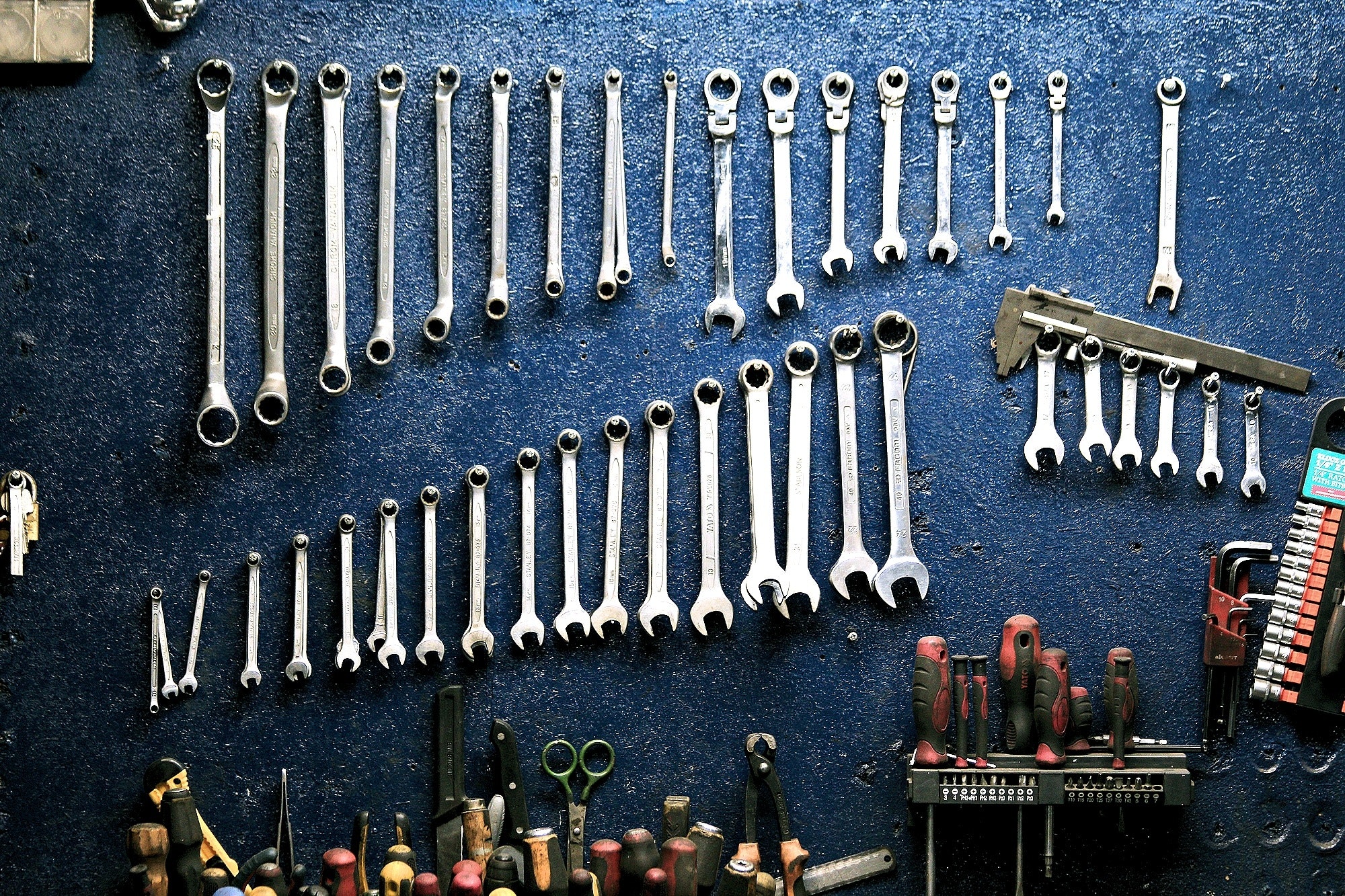 An image of several tools