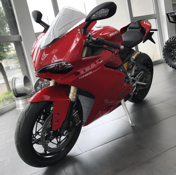 Image of a red Ducati 1299 Pangale